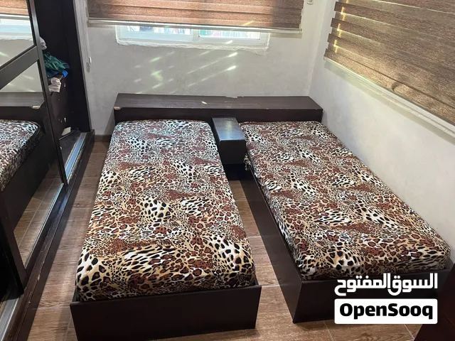 تخوت مستعمل للبيع مع فرشتين