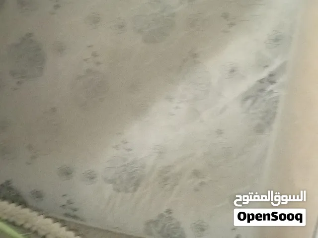 فرشة نوم مستعمل نظيف للبيع بحاجه الى وجه فقط