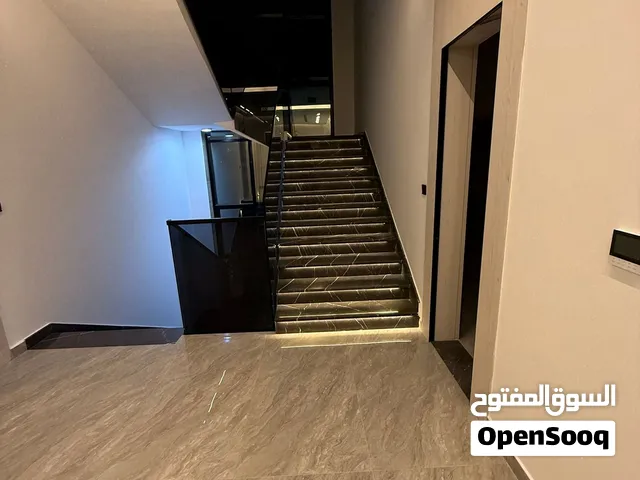 فيلا مودرن في منطقة المريف. خليفه ا. للإيجار