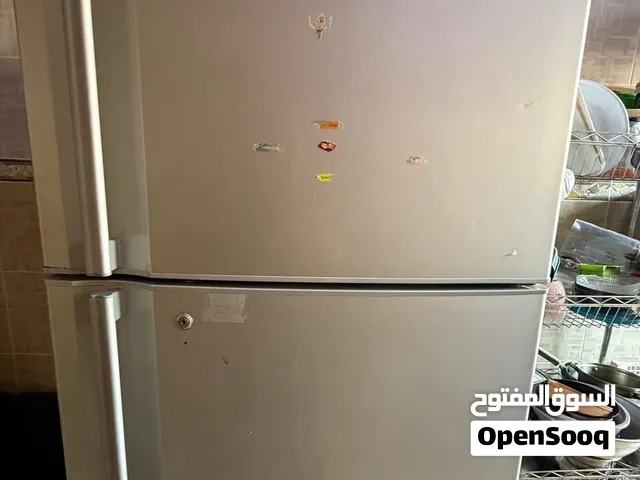 ثلاجة هيتاشي بحاله ممتازه جداً والتبريد احلى مايكون
