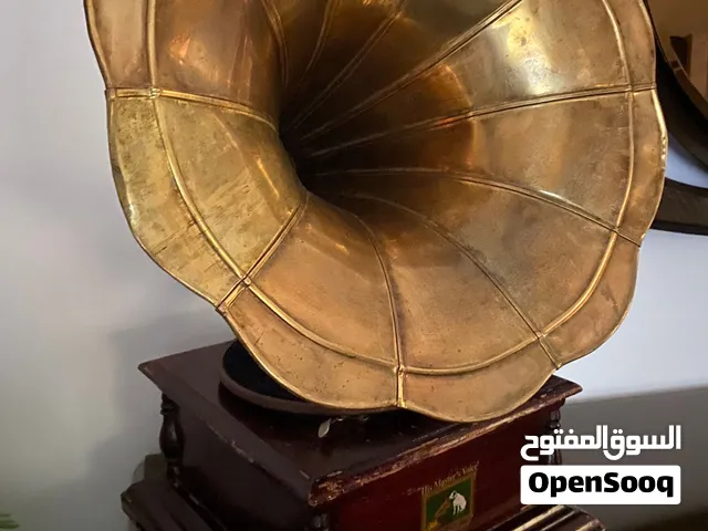 جرامافون قديم ببوق نحاس – قطعة أنتيكا
