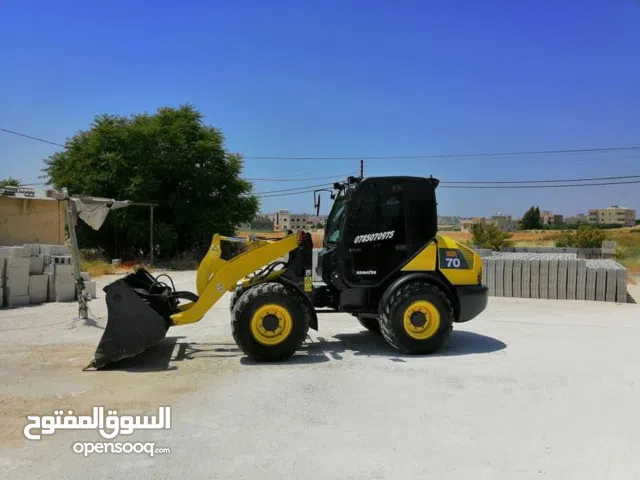جرافة صغيرة للإيجار