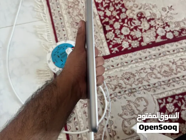 Apple iPad 5 32 GB in Sharjah