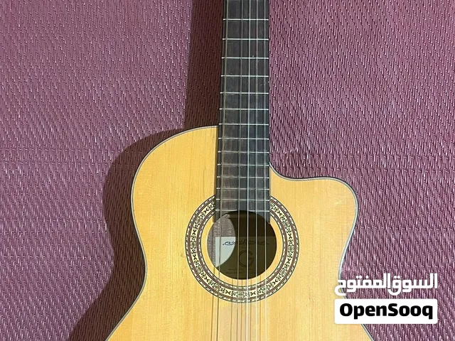 جيتار بحالة جيدة للبيع