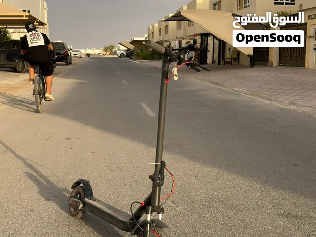 سكوتر جديد حالة الوكاله اموره فوق الطيب السعر ممتاز مع جميع الملحقات يمشي 99 و يوصل 100