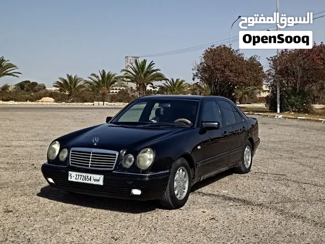 مرسيدس عيون محرك 111/4 كنبيو عادي مكيفه