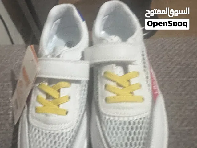بوط أحذية ابيضّ قياس 28 / 30 أطفال