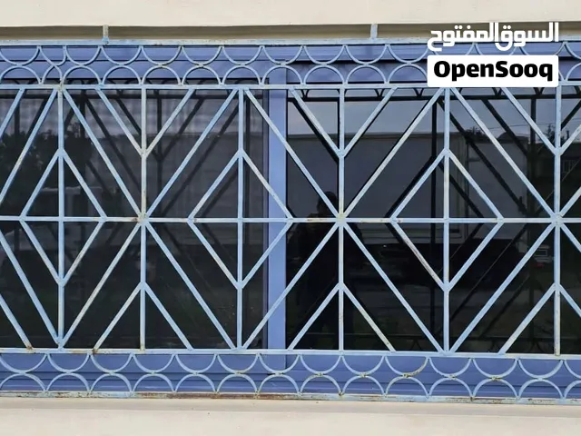 شباكين مع حمايتهم قياس 350/125 المنيوم ثقيل وحمايه فصون والثاني 125/200