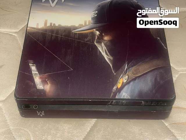 Ps4 مع اربع سيديات  ب 700 شيكل داخل رام الله