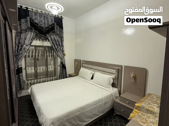 شقة مفروشة جديييدة غرفتين وحمام ومطبخ ومجلس مع الحمام أثاث متكامل جديد