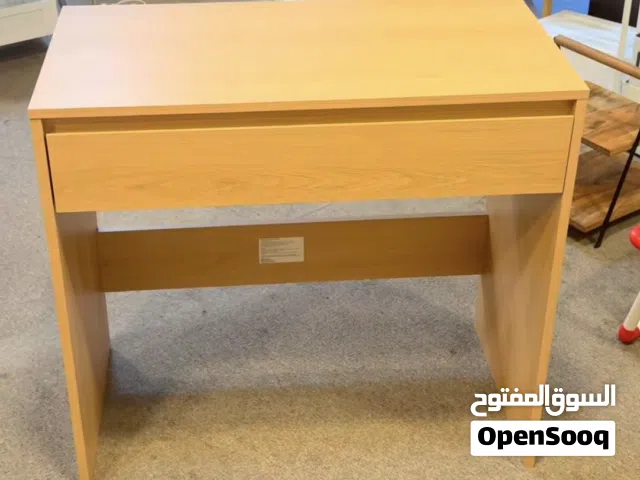 مكتب دراسي باله أوربي مستعمل لمده شهر فقط سبب البيع هو الانتقال من الشقه