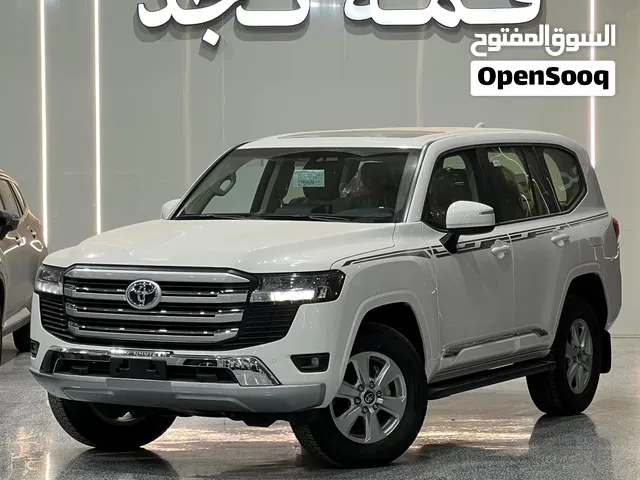 تويوتا لاندكروزر GXR-L2 قطري تنفس طبيعي دبل بنزين تماتيك ابيض داخلي بيج موديل 2026