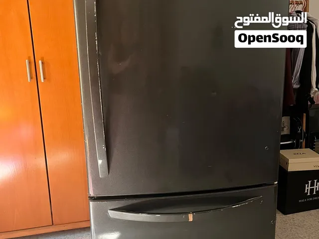 ثلاجة ال جي (LG) كبيرة