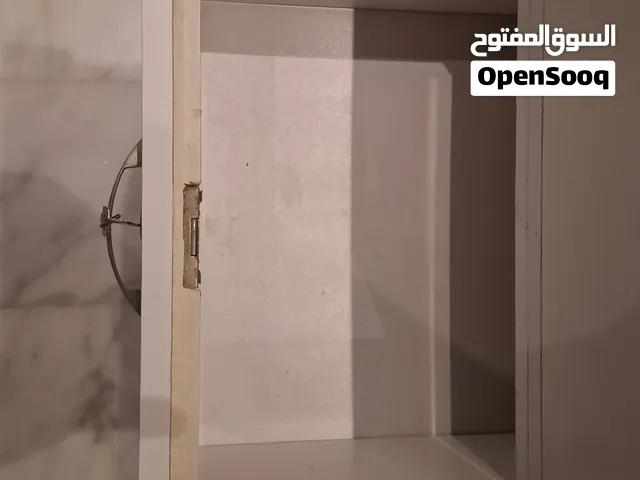 مكتب دراسي لون أبيض للبيع فقط بسعر مغري