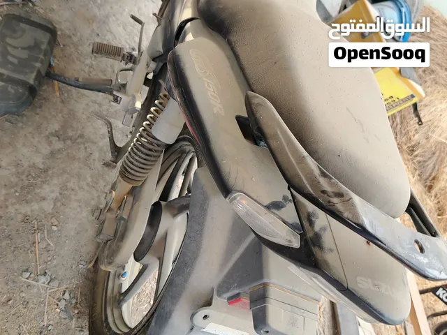 للبيع دراجه سوزوكي 150 سيسي 6 غيار قطع غيار