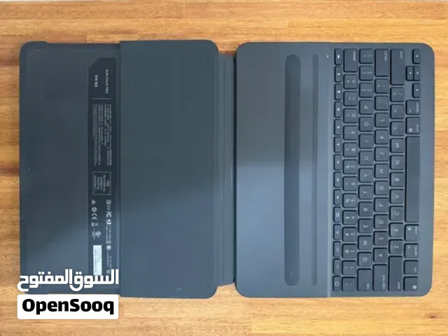 كفر ipad pro 11 ابو الكيبورد ذكي بلوتوث يحتوي على اضاءة تايب سي من شركة logitech