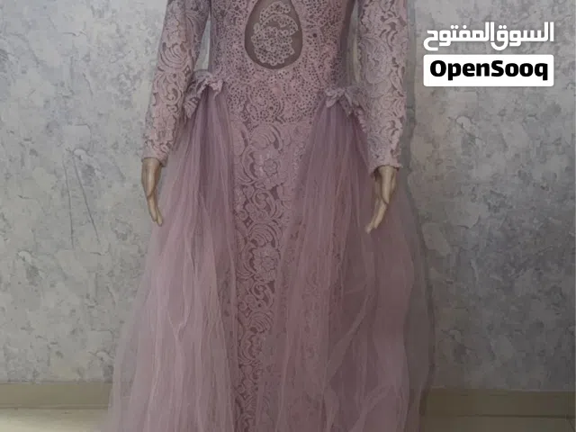فساتين سهرة فخت بحاله ممتازة استخدام مرة واحدة العدد اثنين فساتين