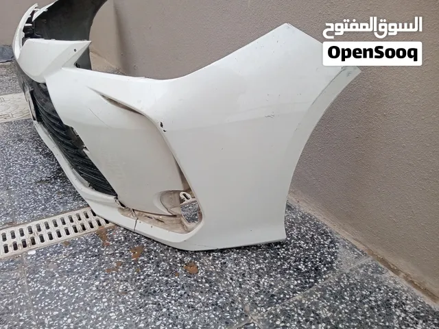 دعامية كورلا 22 امامية لون ابيض بيها كسر من الاسفل يمكن تصليحه يم فايبر كلاس