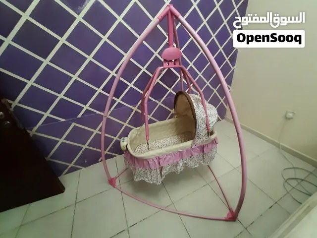 سرير أطفال بحاله ممتازه