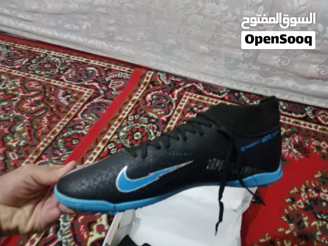 بوتي رياضي مقاس 42 بس رجالي مقاس كبير جديد اشتريتة ب100 سعودي والان ابيع بنقص 6 الف عرطة سعرة 8  الف