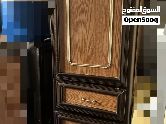 سلام عليكم يوجد دولاب مطبخ بسعر ربي يبارك 200