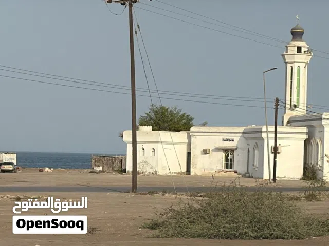 ارضين شبك خط اول الشارع البحري في ولاية صحم مربع الرده مع توفر الخدمات وبسعر مميز