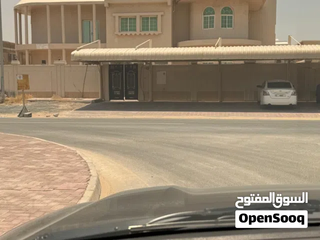 للبيع فيلًا طابقين فخمه منطقة الرماقيه مساحه 12200قدم موقع مميز مقابل المدرسه العمر عشرين سنه