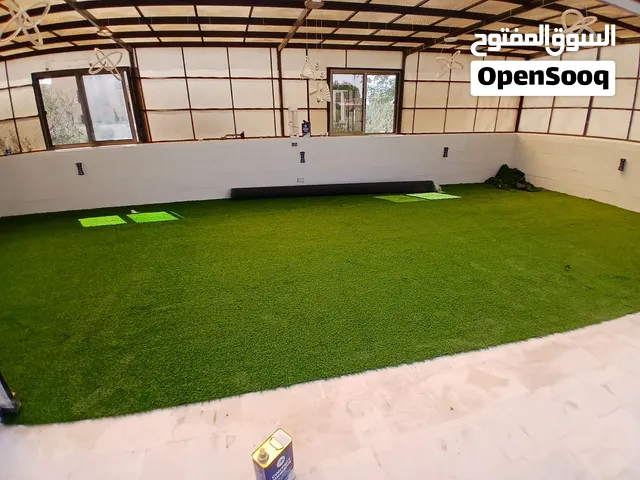 فني تركيب سجاد وموكيت وعشب صناعي