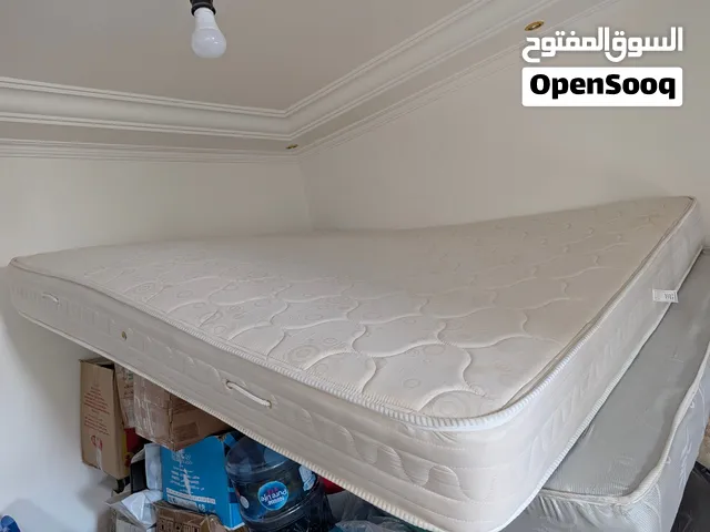 فرشة حجم كنج شبه جديدة لم تستعمل الا قليل 2m x 1.9m x18cm