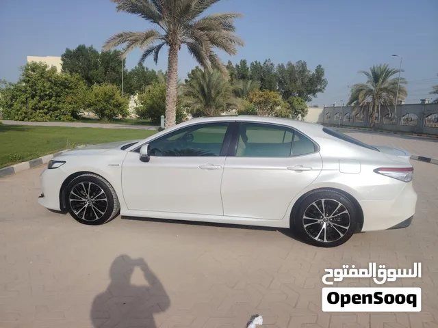 تويوتا كامري هايبرد LE 2019 خليجي  2.5L  فتحة سقف  جنوط 18  166 ألف كم