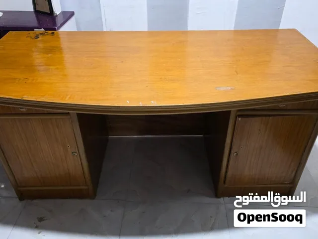 ميز مكتب نضيف السعر 250وبي مجال
