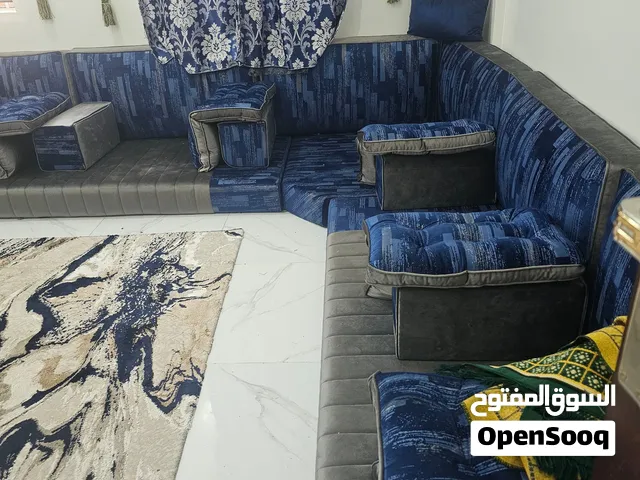مجلس روووعة للبيع شبه جديد 13.80متر 13مدكى ولحاف للبيع ب350الف مع المفرشة وسط. 3.زوايا