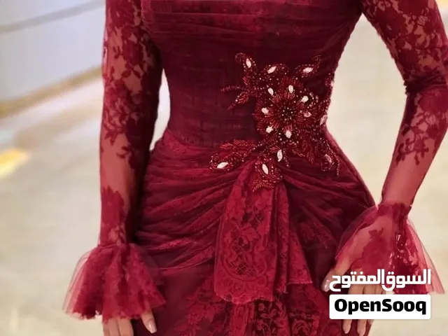 فستان دانتيل عنابي فخم