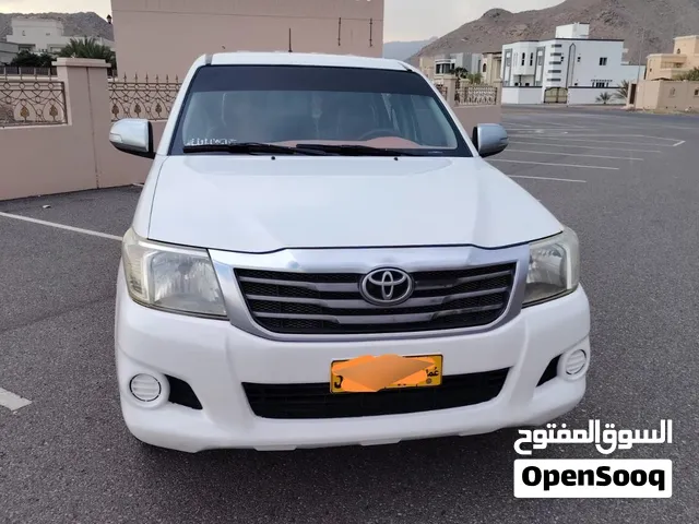 Used Toyota Hilux in Al Dakhiliya