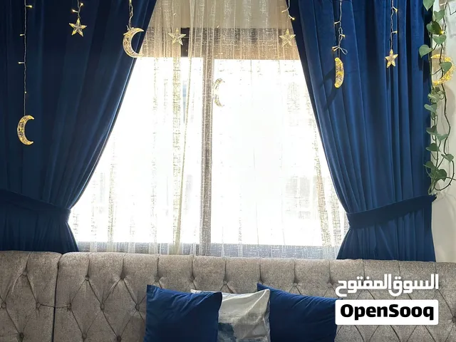 ستائر باللون الأزرق الغامق او النيلي بسعر 20 دينار
