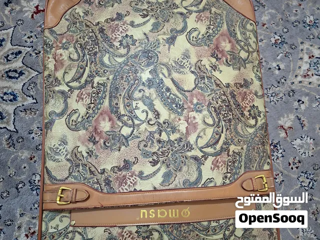 جنطة سفر من الطراز القديم