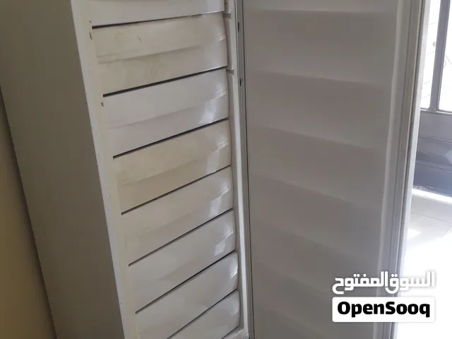 فريزر عامودي في حاله ممتازه للبيع نوع هاي لايف