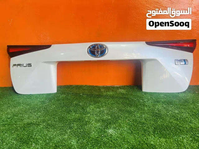تويوتا بريوس 2019/2022 حاضنة نمرة غطاء خلفي  عاكسة صندوق خلفي بريوس2019/2022اضوية خلفية تويوتا بريوس