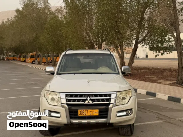 2016 ميتسوبيشي باجيرو GLS