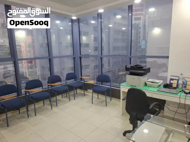 مكتب للبيع