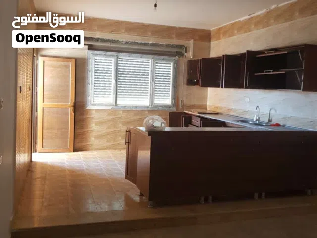 شقة حجم كبير نظيفة يوجد اصنصير شغال دور الرابع خلف خزانات النفط شارع الخلطات كل شهر وشهره