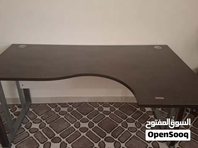 مكتب مع درفة اربع ادراج مستعمل