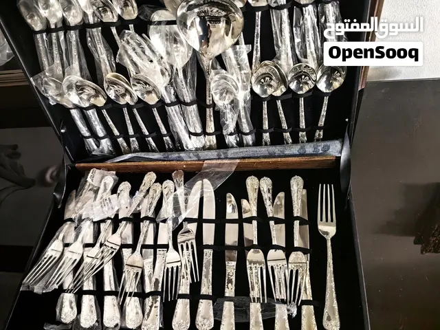 طقم ملاعق و شوك و سكاكين  150 دينار