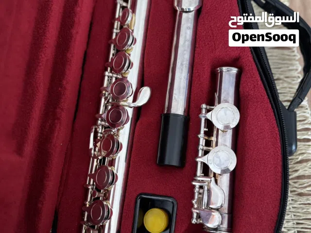 آلة موسيقية هوائية (فلوات) تنتمي لعائلة النفخ الخشبية