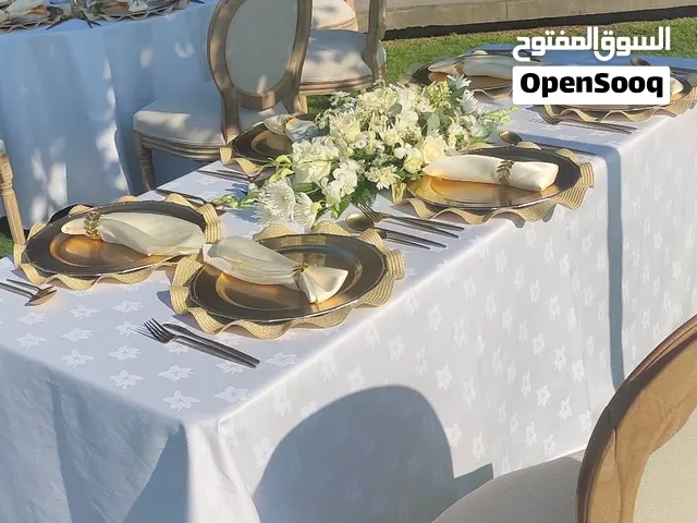 Tables & Chairs / إعداد كراسي الطاولات