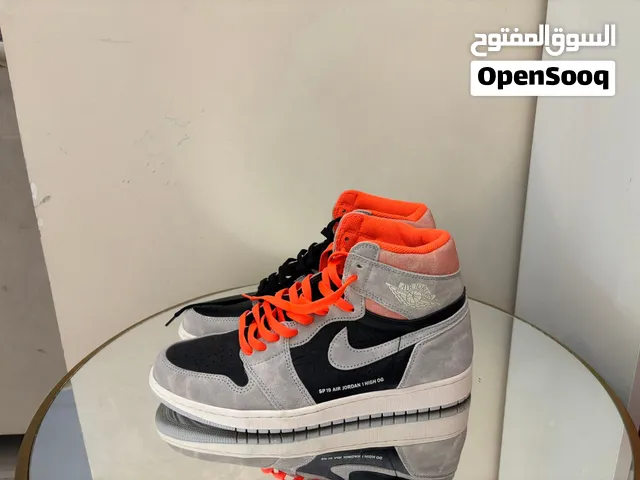 Size 45 Air Jordan 1 retro high og neutral grey/hyper crimson