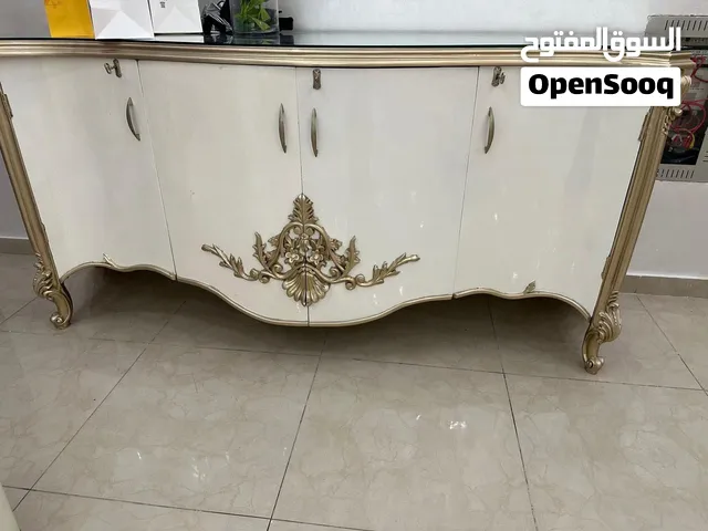 طاوله للبيع وقابل لتفاوض