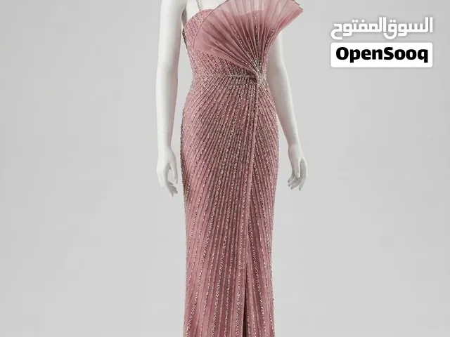 فستان وردي