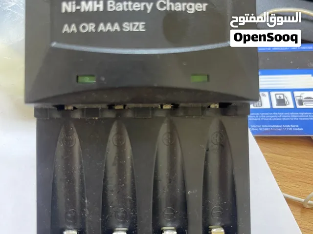شاحن بطاريات شبه جديد