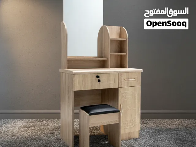 طاولة زينة كلاسيكية فاخرة مع مرآة وكرسي